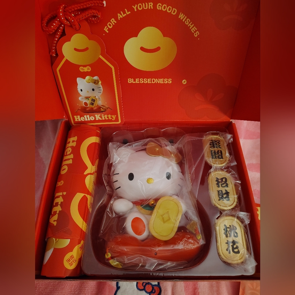 EXCLUSIVE - Hello Kitty x MarTube Lucky Cat Nightlight Set - Picture 9 of 15